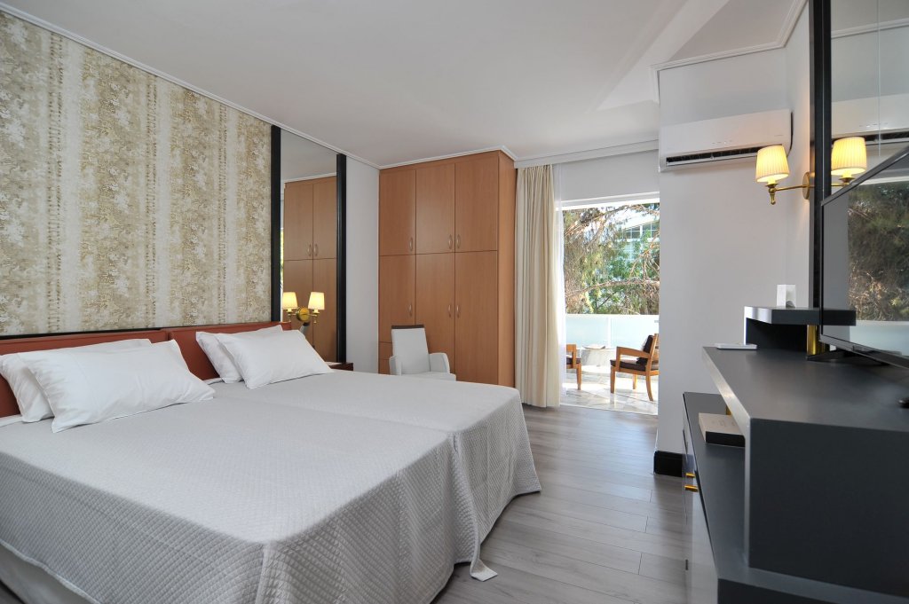 Athenian Riviera Hotel & Suites 5