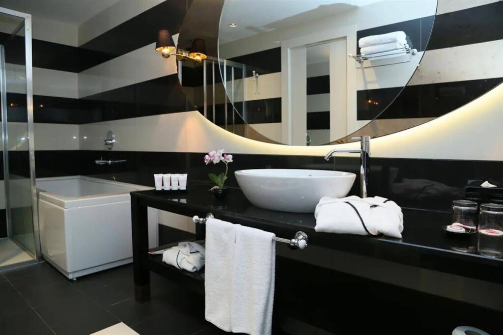 Ramada Encore by Wyndham Istanbul Sisli 1
