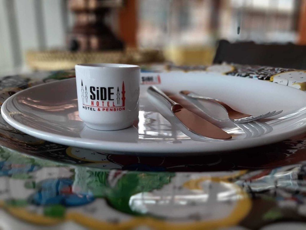 Side Hotel 2