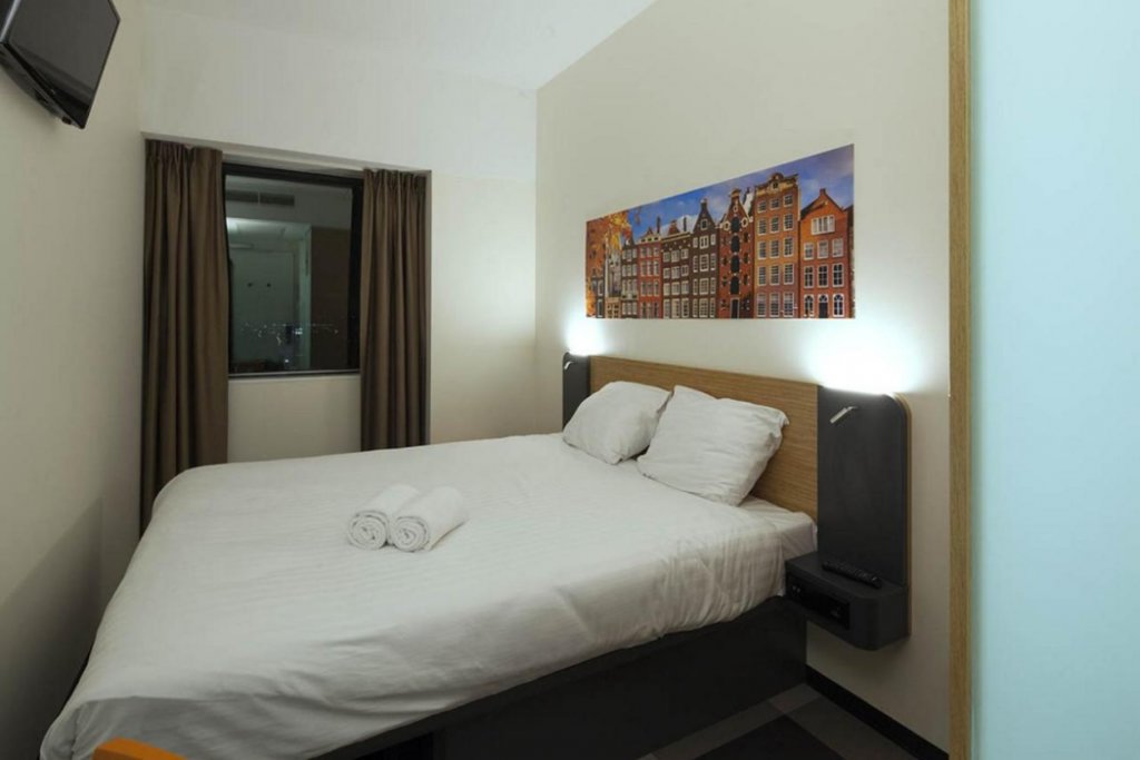 easyHotel Amsterdam Zaandam 11