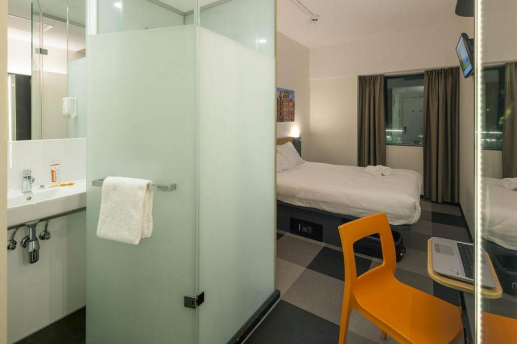 easyHotel Amsterdam Zaandam 12