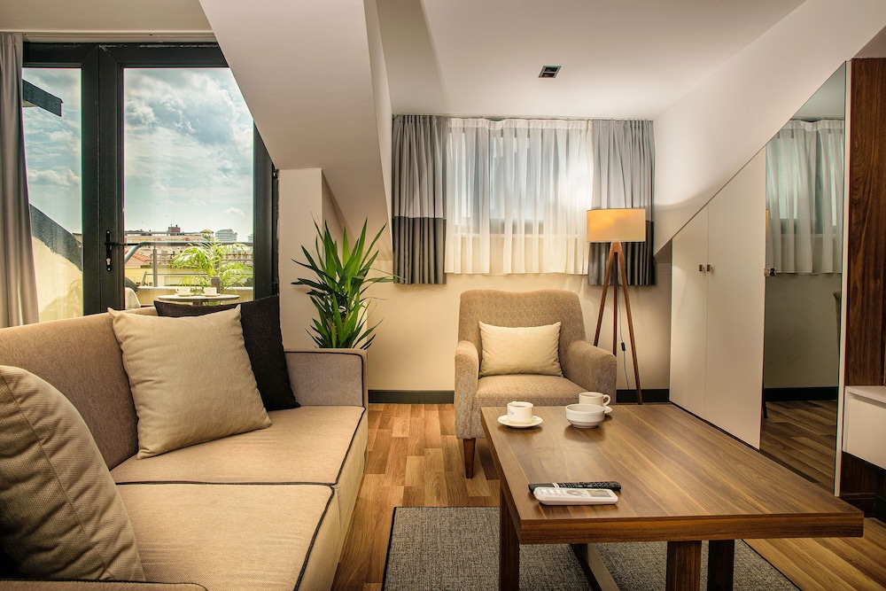 La Mia Suites 16
