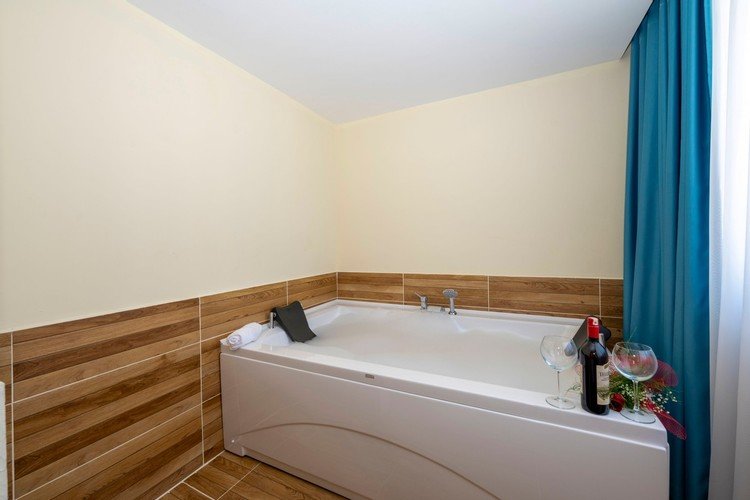 Diamond luxury Hotel 6