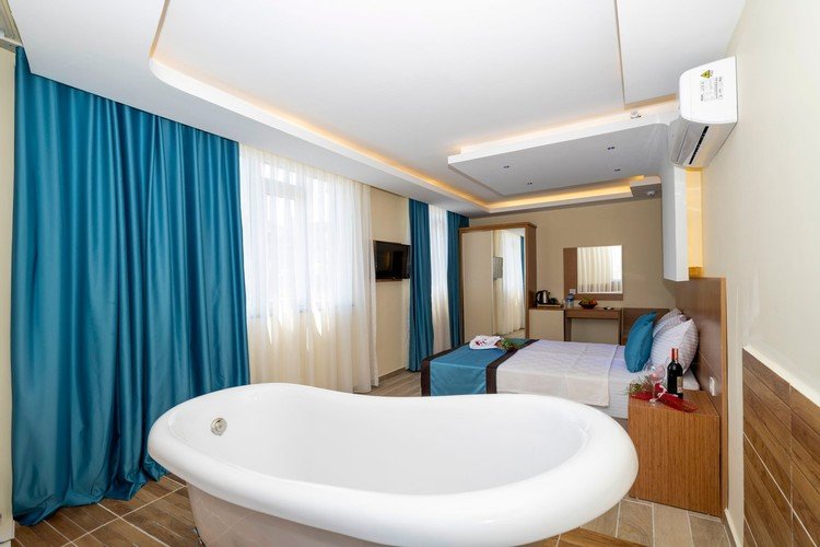 Diamond luxury Hotel 7
