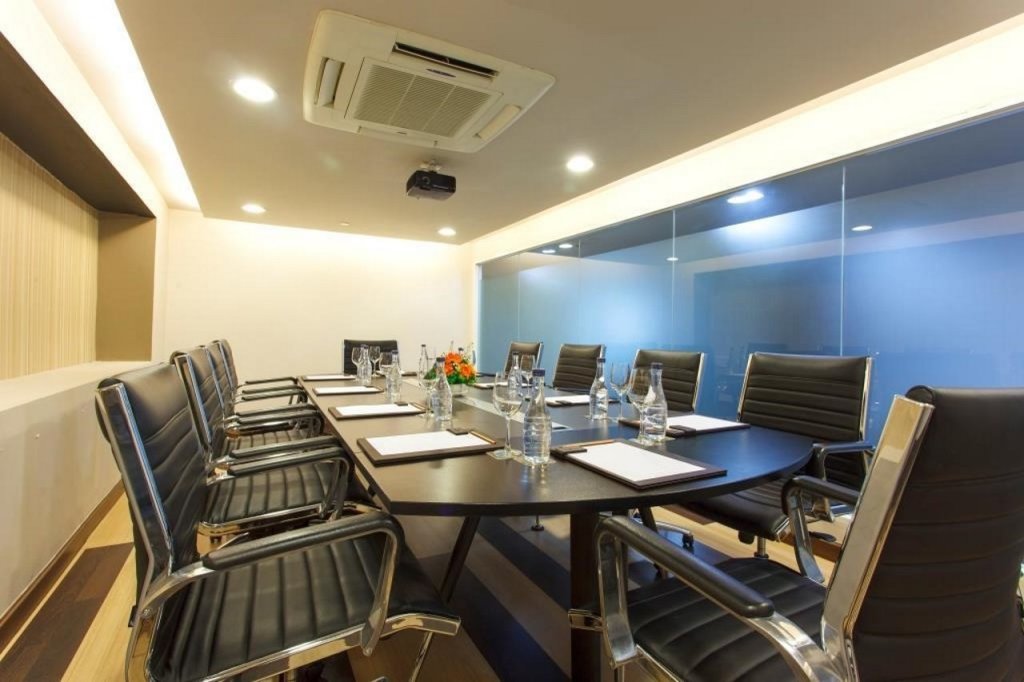 Golden Tulip Mandison Suites 10