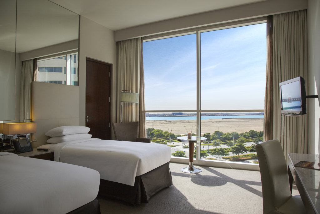 Centro Yas Island 16