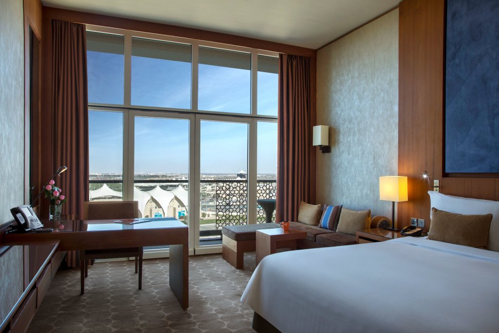 Centro Yas Island 21