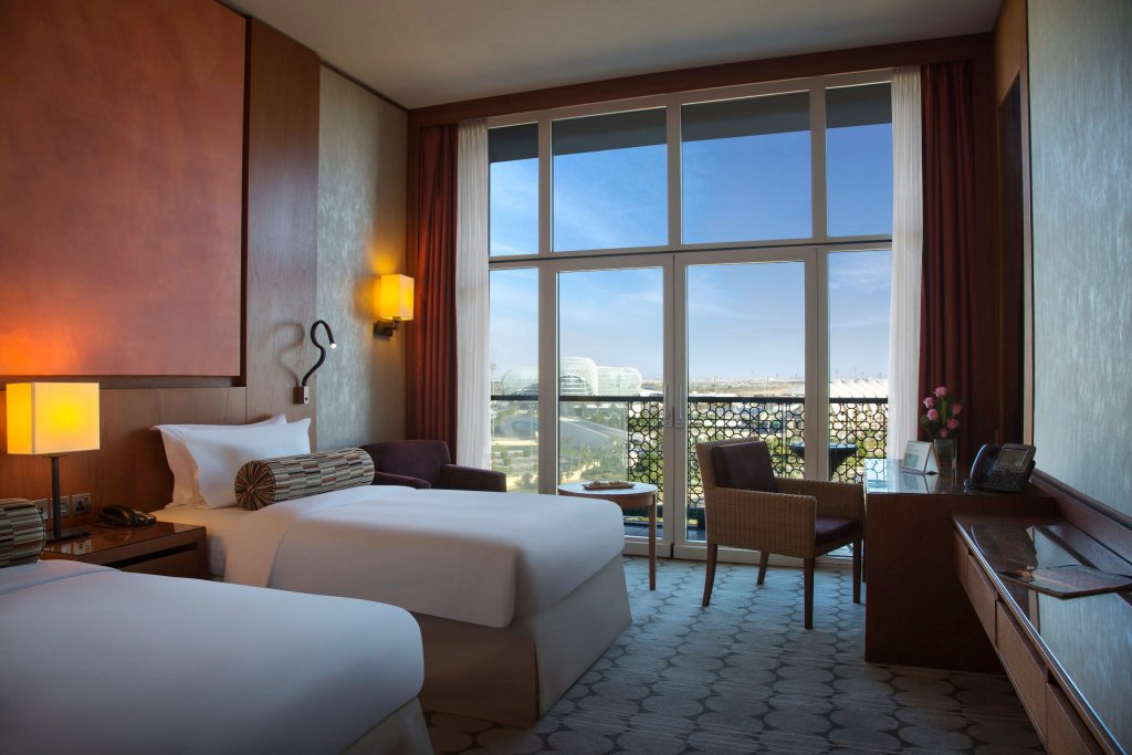 Centro Yas Island 22