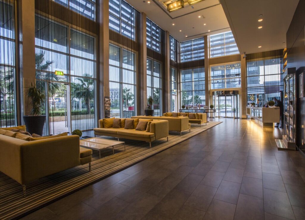 Centro Yas Island 7