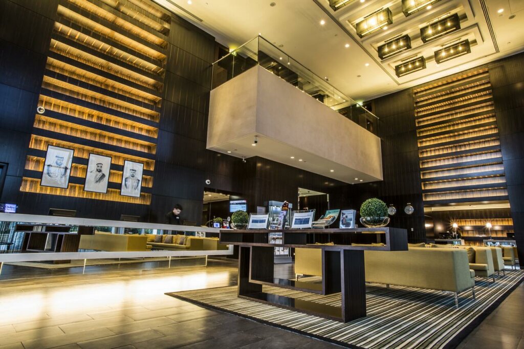 Centro Yas Island 8