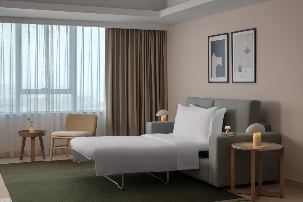 Staybridge Suites Dubai Internet City, An IHGHotel 10
