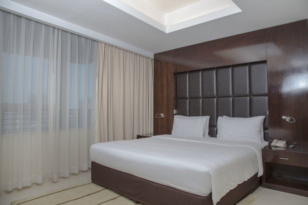 Staybridge Suites Dubai Internet City, An IHGHotel 2