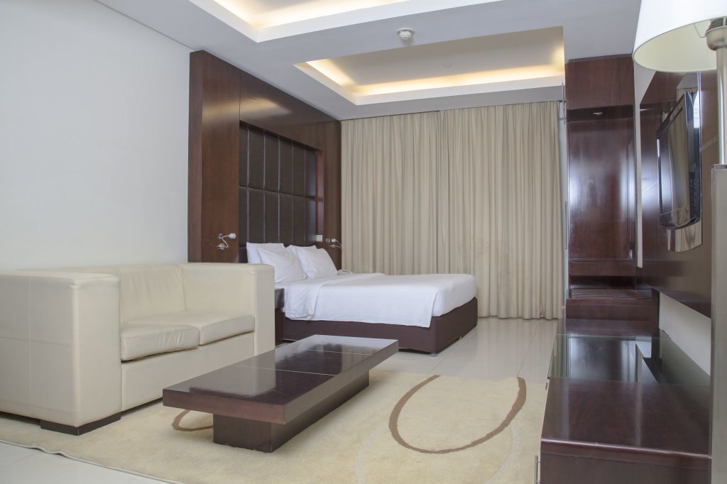 Staybridge Suites Dubai Internet City, An IHGHotel 3