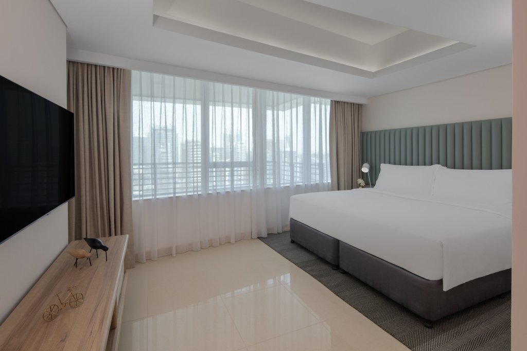 Staybridge Suites Dubai Internet City, An IHGHotel 4