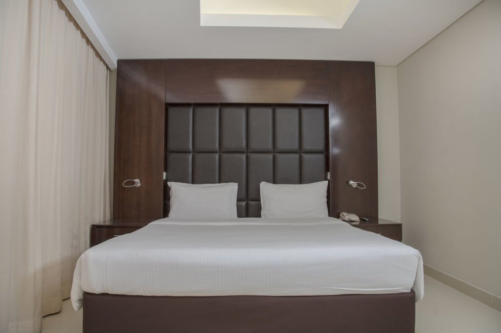 Staybridge Suites Dubai Internet City, An IHGHotel 5