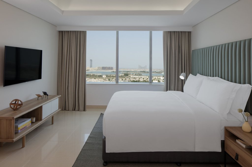 Staybridge Suites Dubai Internet City, An IHGHotel 7
