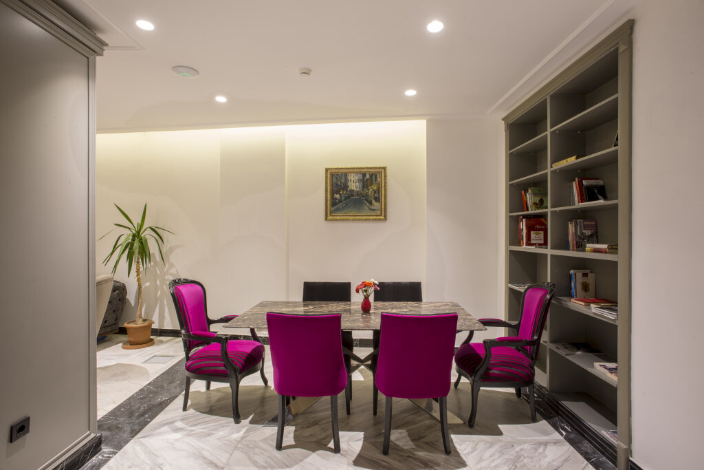 White Monarch Hotel 11