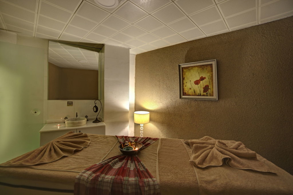 White Monarch Hotel 9