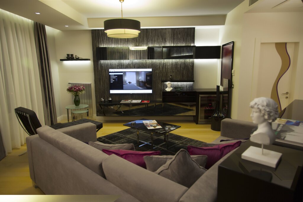 The Leos Residence 4
