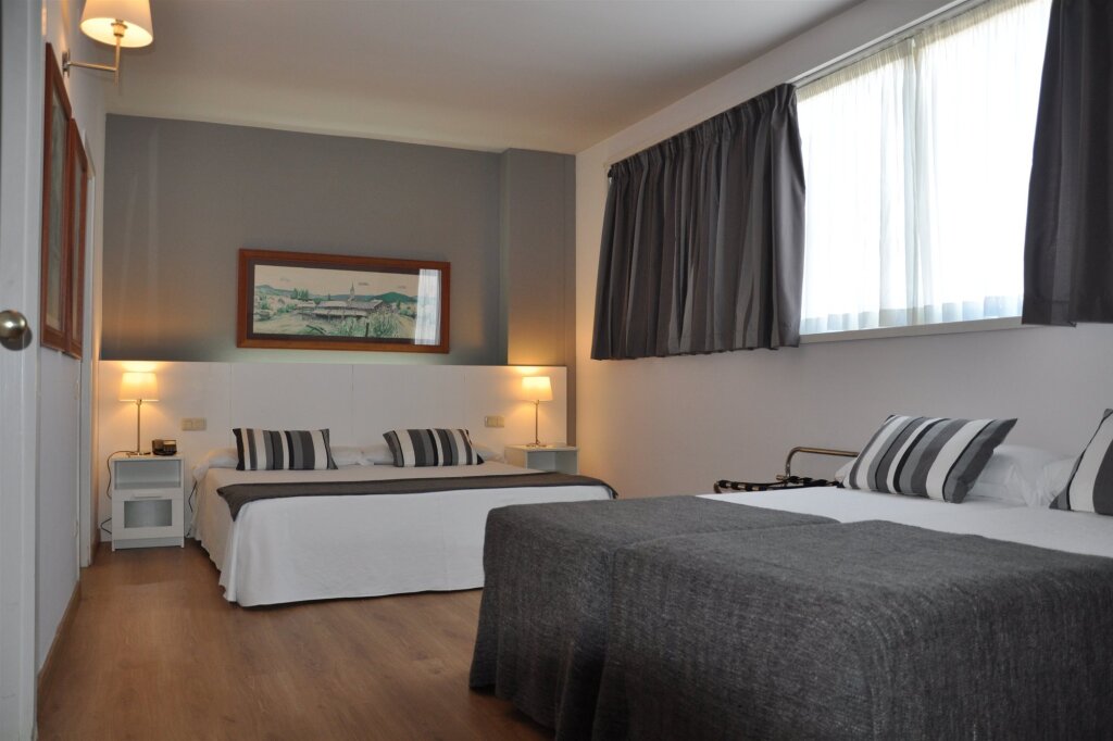 Aparthotel Atenea 10