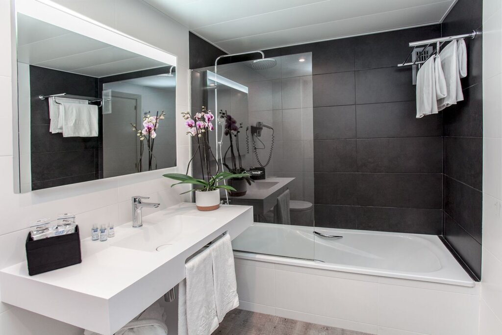 Aparthotel Atenea 12
