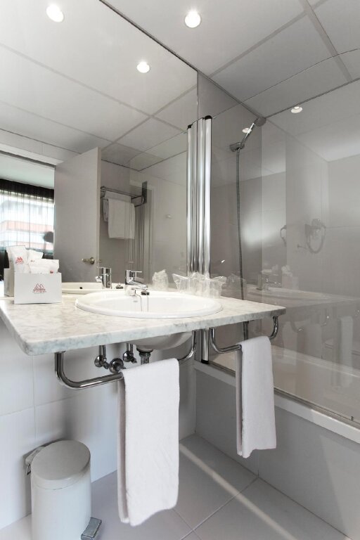 Aparthotel Atenea 13