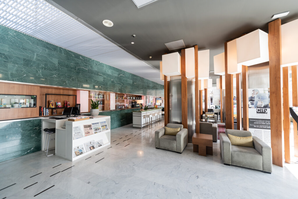 Aparthotel Atenea 17