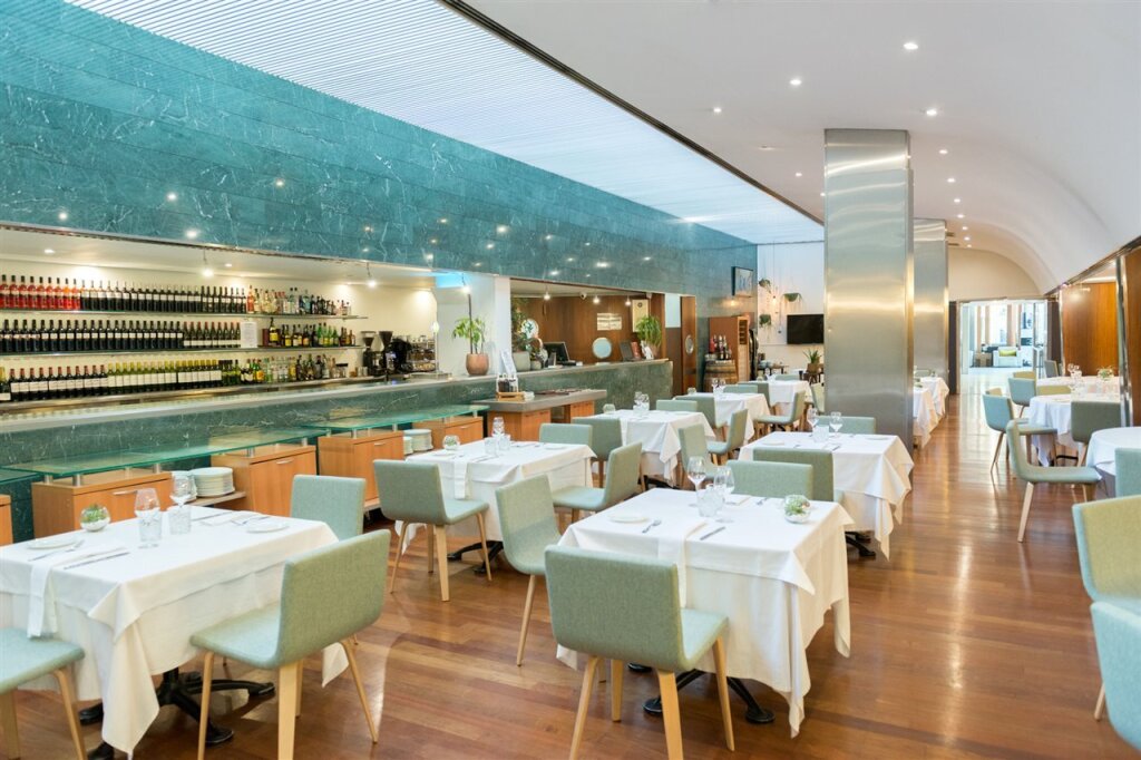 Aparthotel Atenea 18