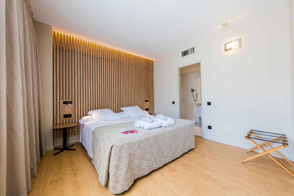 Aparthotel Atenea 5