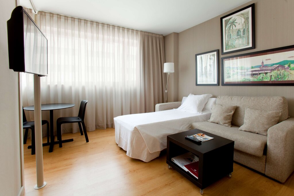 Aparthotel Atenea 7