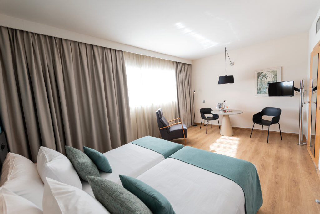 Aparthotel Atenea 8