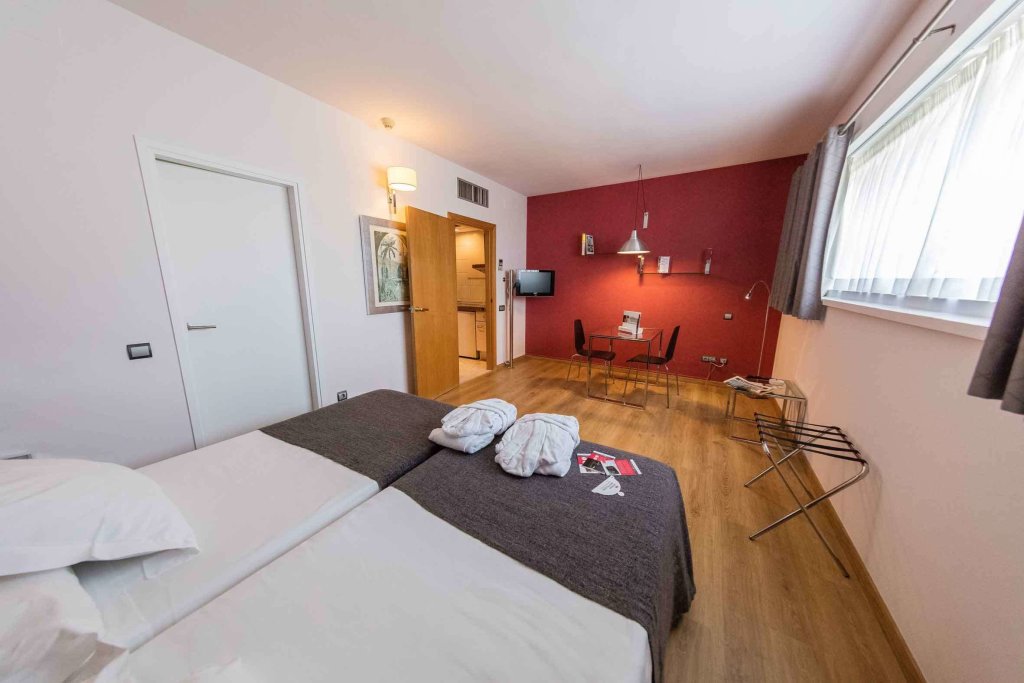 Aparthotel Atenea 9