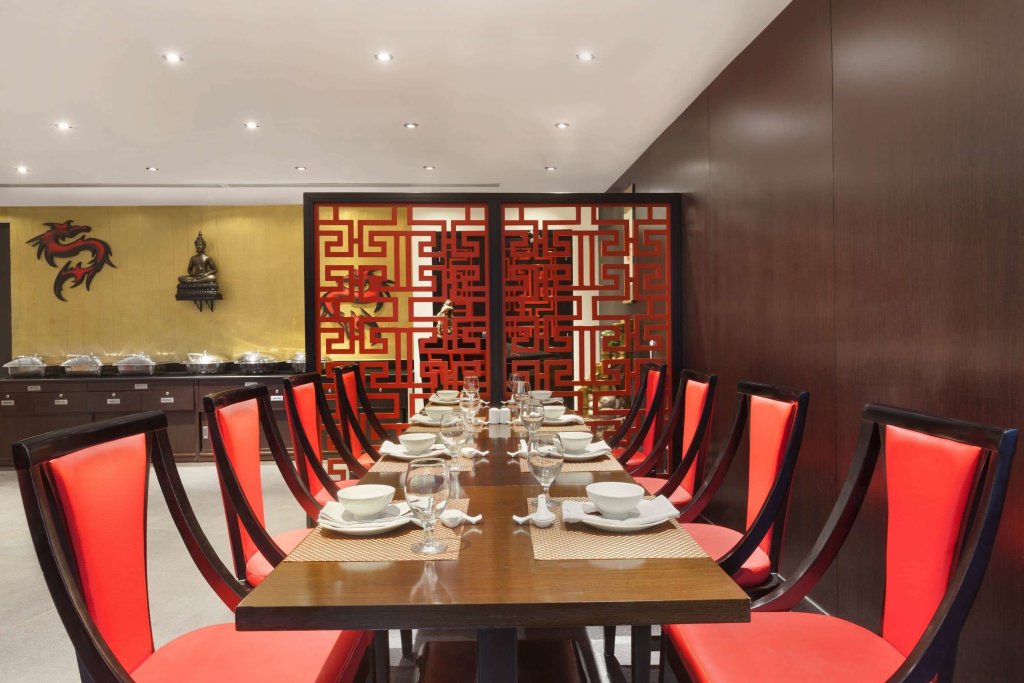 Howard Johnson by Wyndham Bur Dubai 1