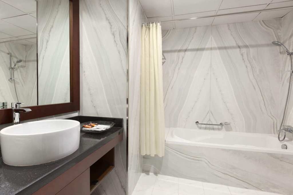 Howard Johnson by Wyndham Bur Dubai 6
