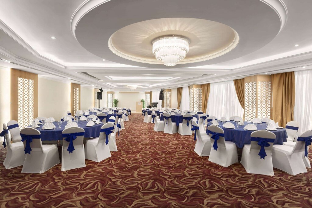 Howard Johnson by Wyndham Bur Dubai 7