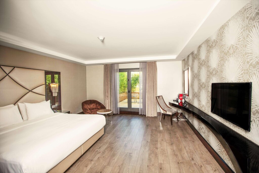 DoubleTree by Hilton Istanbul Esentepe 12