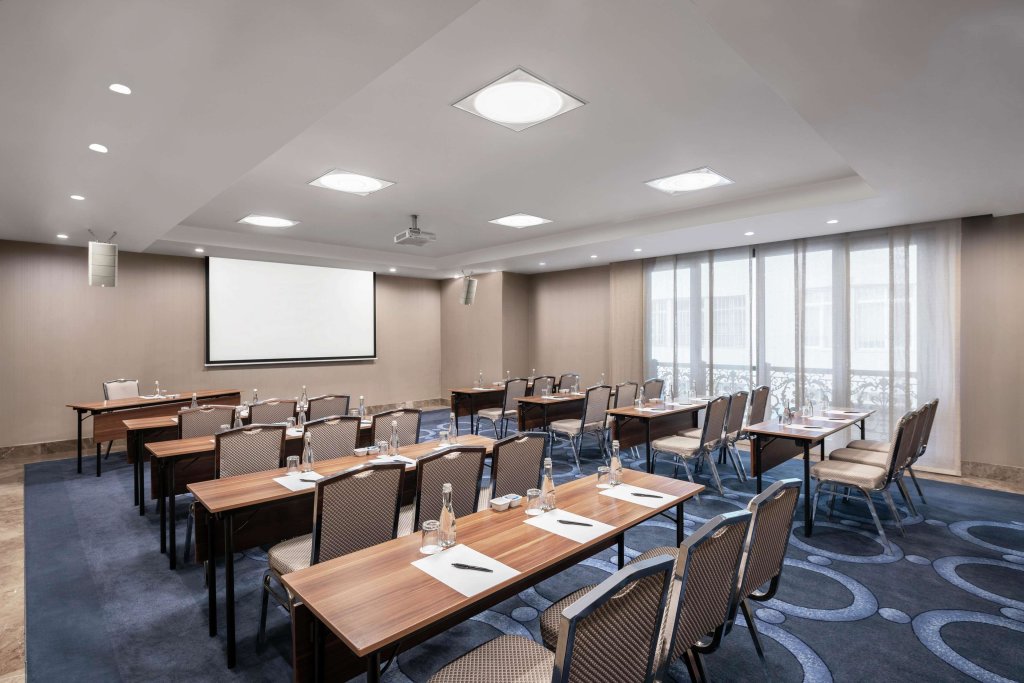 DoubleTree by Hilton Istanbul Esentepe 18