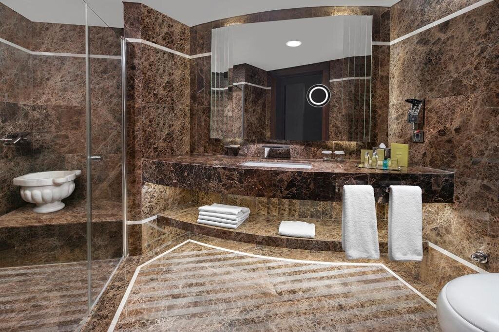 DoubleTree by Hilton Istanbul Esentepe 9