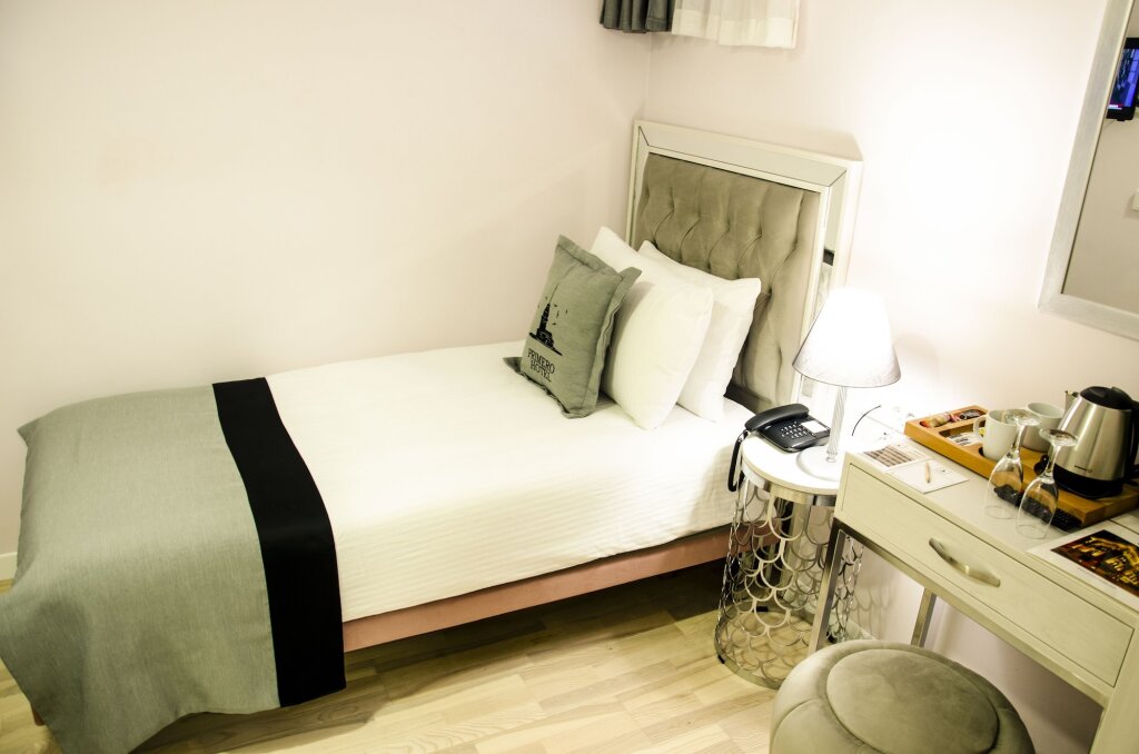 Primero Hotel 7