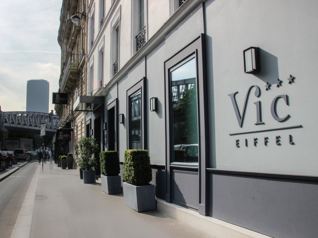 Vic Eiffel 14