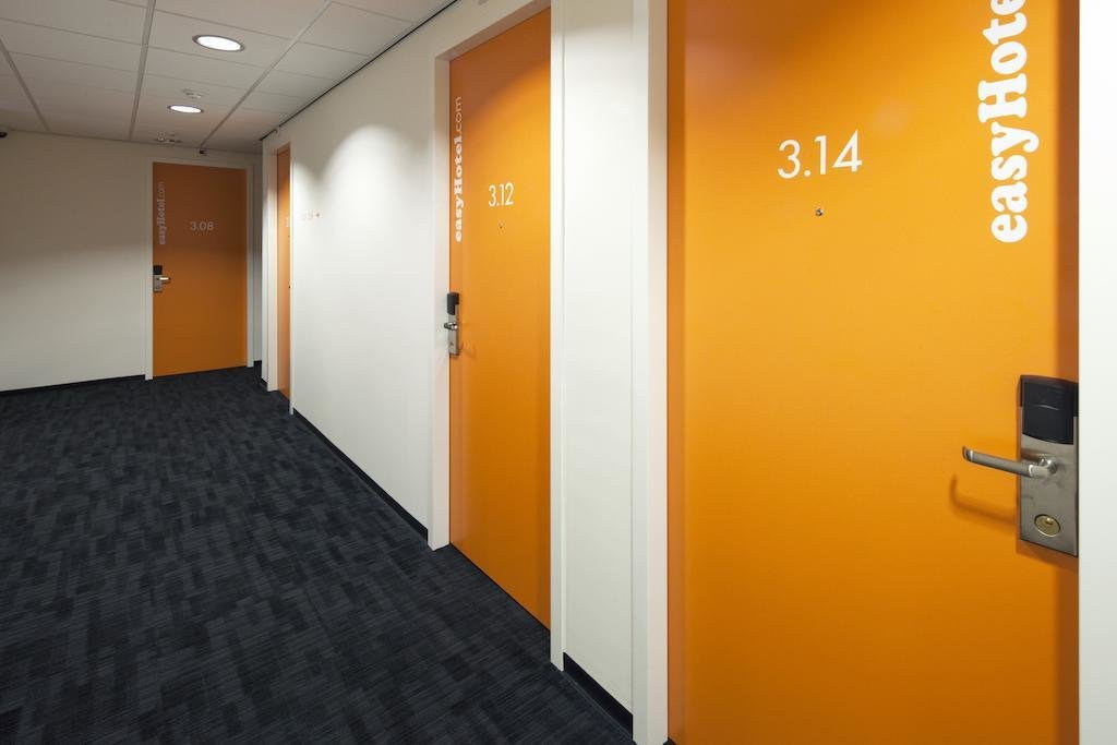 easyHotel Amsterdam City Centre South 12
