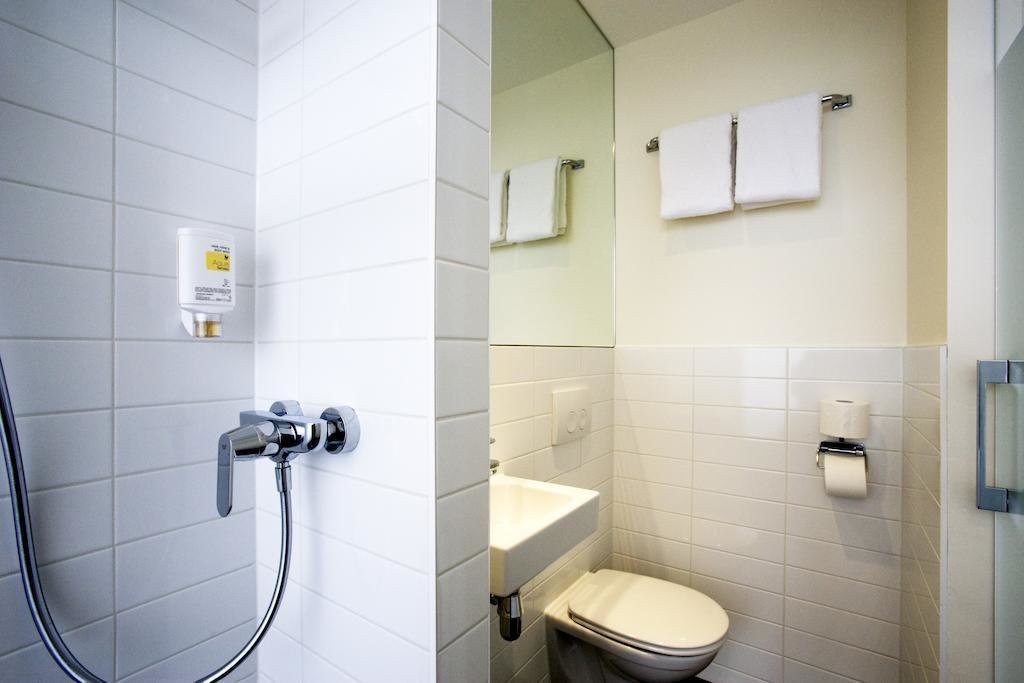easyHotel Amsterdam City Centre South 17