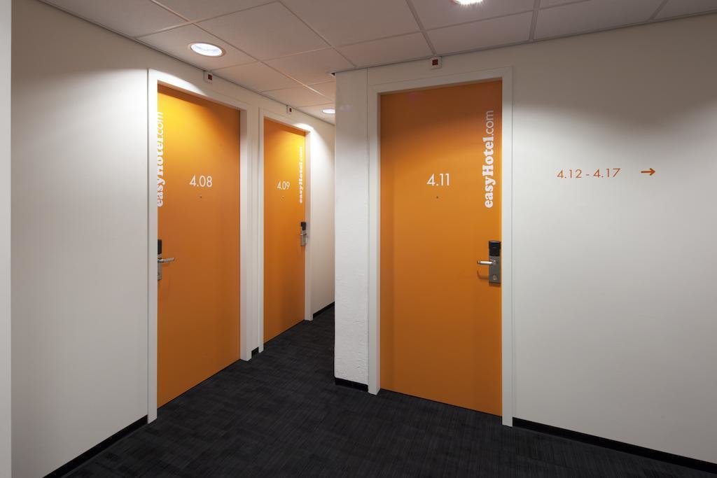 easyHotel Amsterdam City Centre South 23