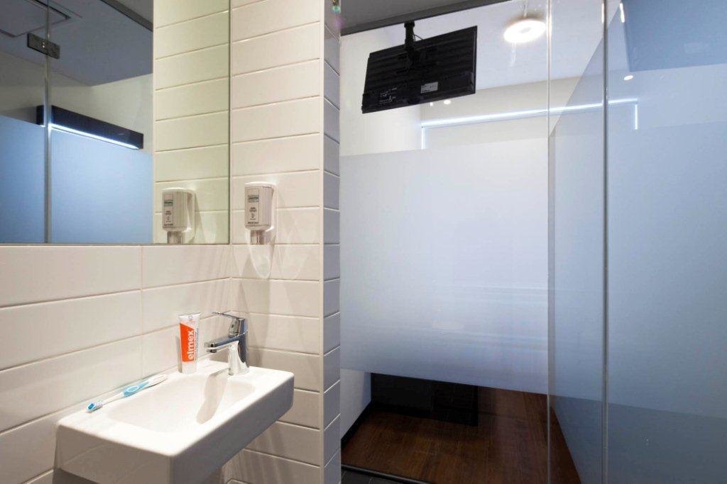 easyHotel Amsterdam City Centre South 7