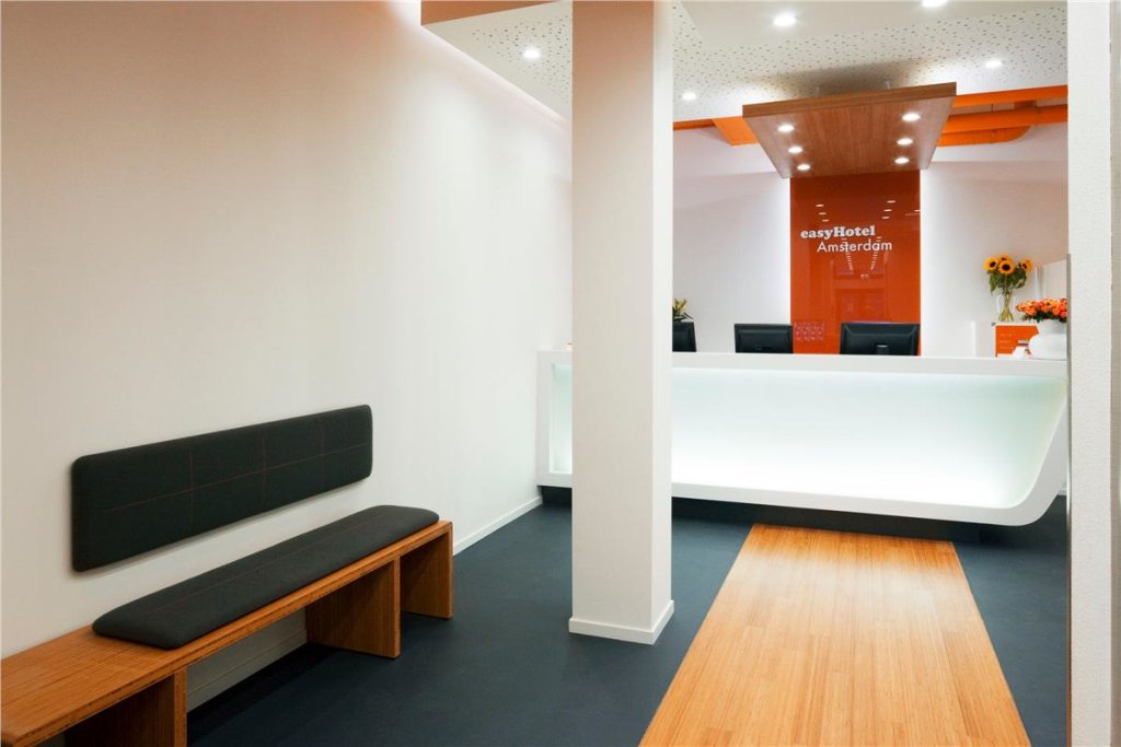 easyHotel Amsterdam City Centre South 8