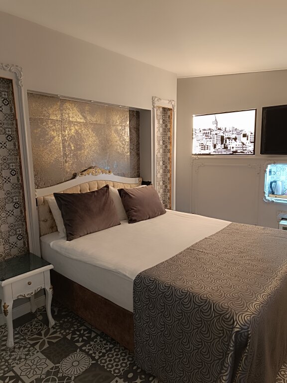 Leyenda Hotel 13