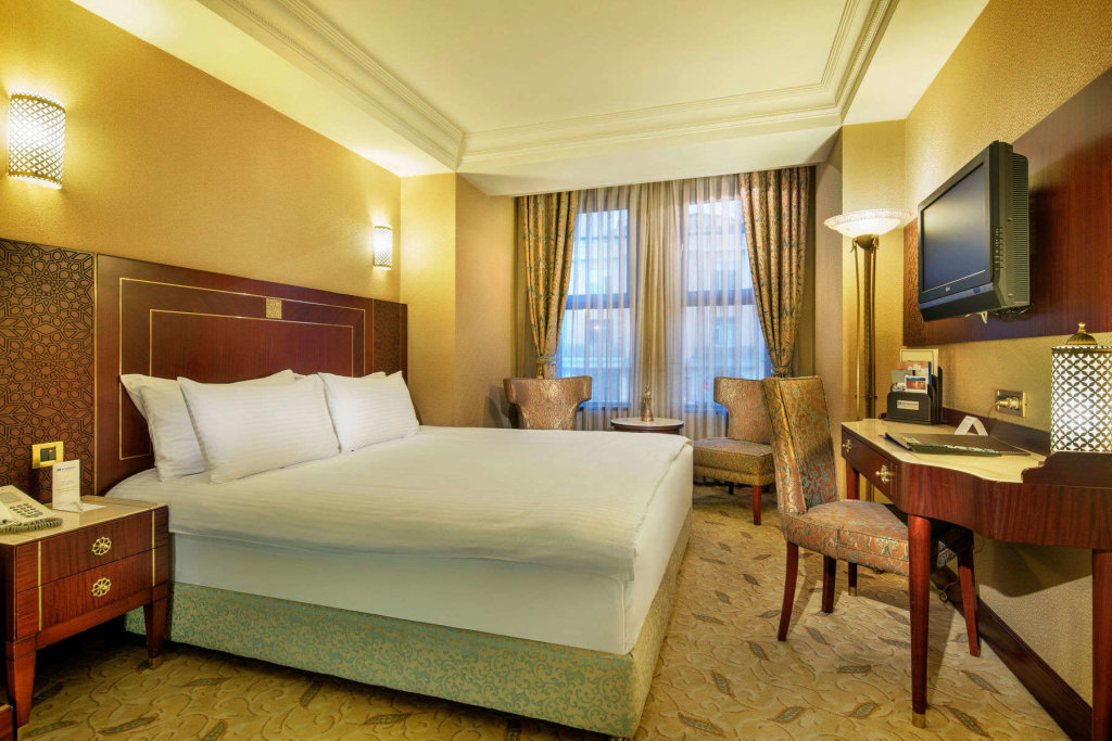 Crowne Plaza Istanbul - Old City, an IHG Hotel 2