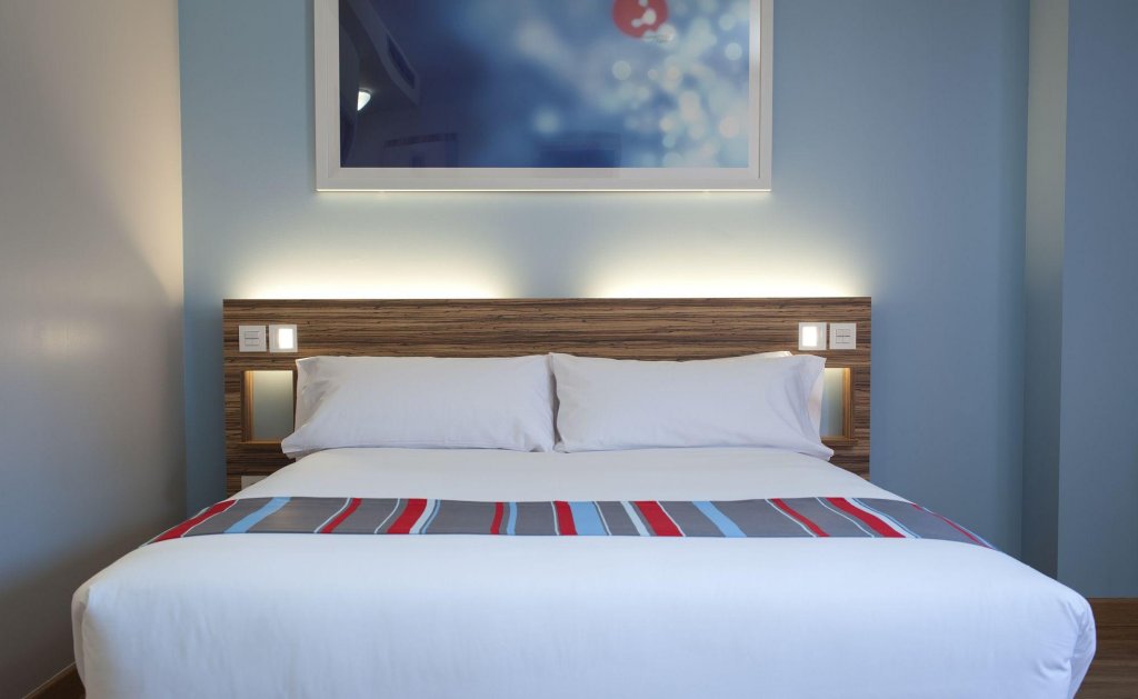 Travelodge Barcelona Poblenou 10