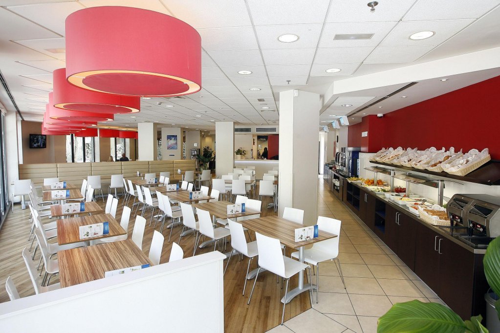 Travelodge Barcelona Poblenou 19