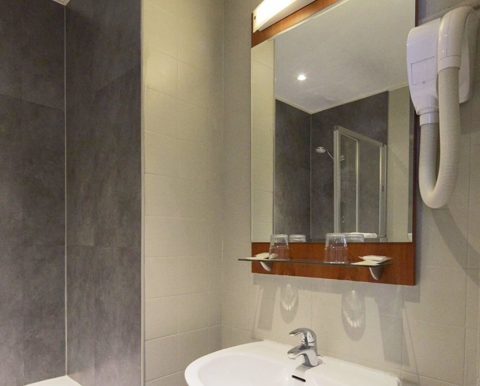 Hotel Paris Villette 16